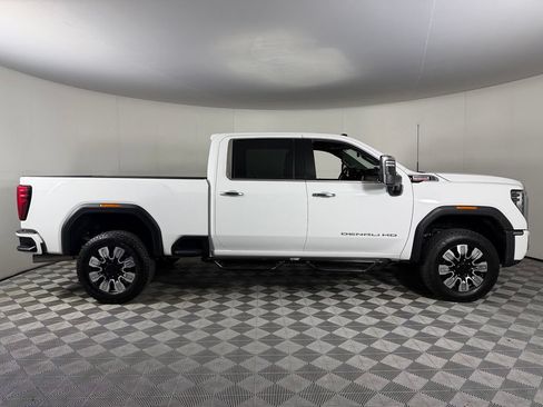 Used 2025 GMC Sierra 3500 Denali w/ Technology Package AWD/4WD image 5