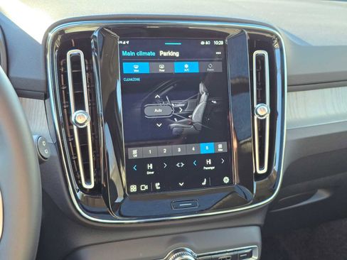 Used 2025 Volvo XC40 B5 Plus w/ Climate Package image 25