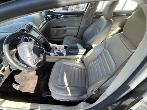 Used 2017 Ford Fusion SE w/ Fusion SE Technology Package image 24