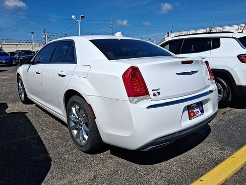 Used 2015 Chrysler 300 Limited w/ Driver Convenience Group AWD/4WD image 6