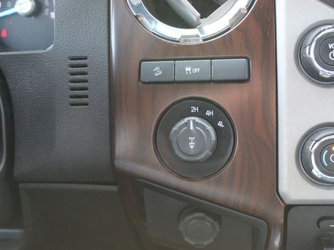 Used 2013 Ford F350 Lariat w/ Lariat Interior Pkg image 28