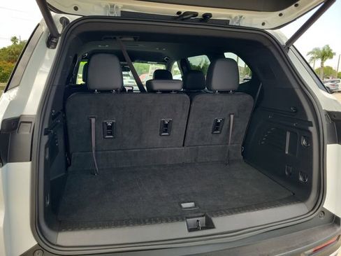 Certified 2025 Buick Enclave Preferred FWD image 6