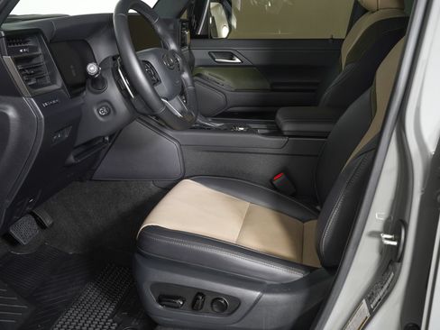 Used 2024 Lexus GX 550 AWD/4WD image 13