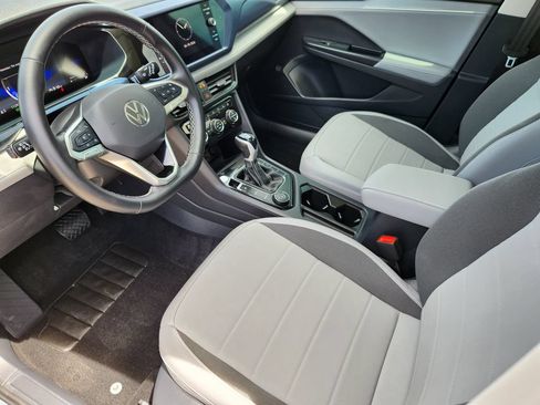 Certified 2024 Volkswagen Taos SE AWD/4WD image 9