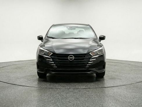 Used 2025 Nissan Versa SV image 2