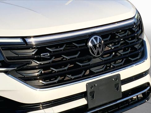 Used 2024 Volkswagen Atlas Cross Sport SEL R-Line AWD/4WD image 27