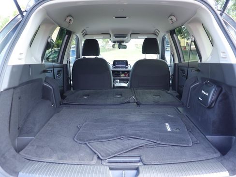 Used 2023 Nissan Rogue SV FWD image 15
