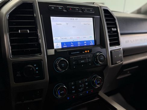 Used 2020 Ford F350 Lariat image 24