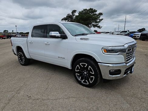 Used 2025 RAM 1500 Limited AWD/4WD image 10
