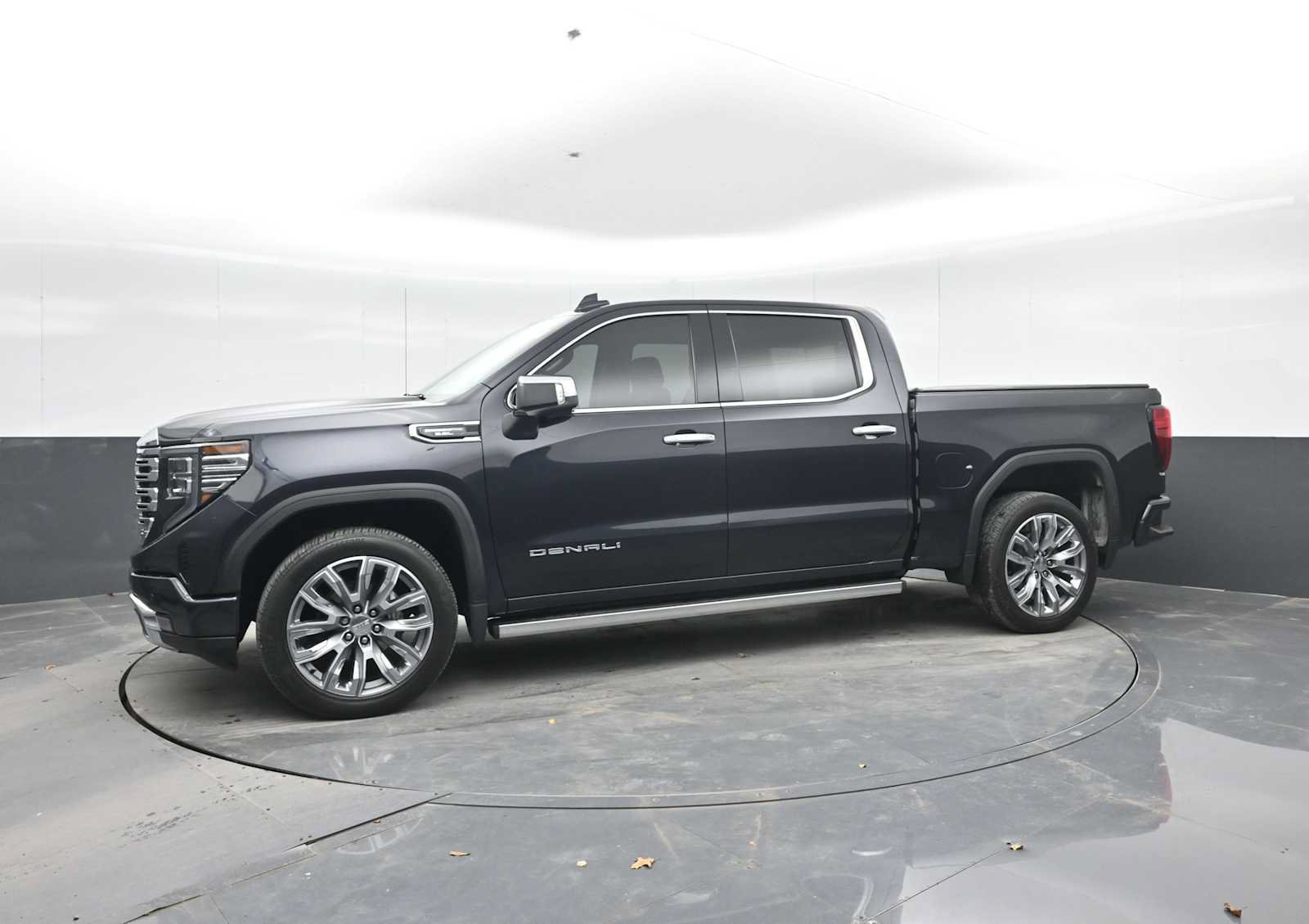 Used 2023 GMC Sierra 1500 Denali w/ Denali Reserve Package AWD/4WD image 4
