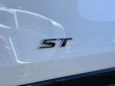 New 2025 Buick Encore GX Sport Touring image 8