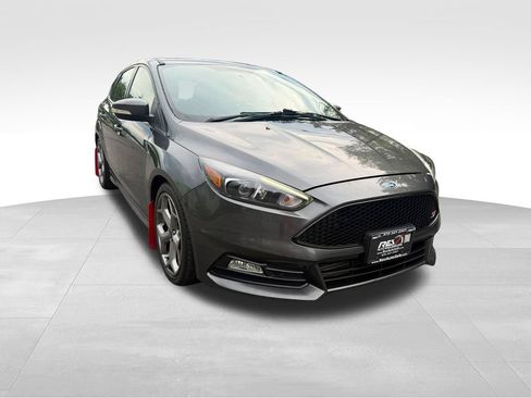 Used 2017 Ford Focus ST w/ Equipment Group 402A FWD image 10
