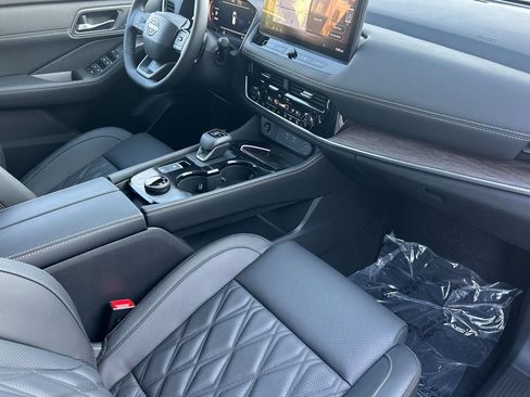 New 2026 Nissan Rogue Platinum w/ Tech Package AWD/4WD image 19