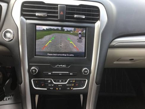 Used 2019 Ford Fusion SE AWD/4WD image 17