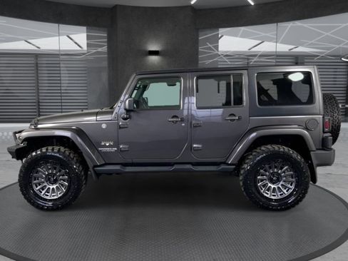 Used 2016 Jeep Wrangler Unlimited Sahara w/ Connectivity Group AWD/4WD image 8