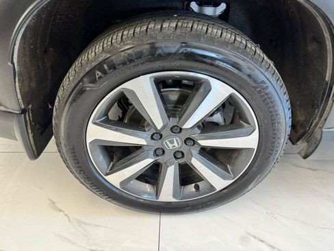 Used 2025 Honda Pilot Elite image 38