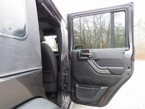 Used 2018 Jeep Wrangler Unlimited Sport image 15