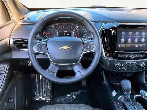 Used 2023 Chevrolet Traverse LT image 8