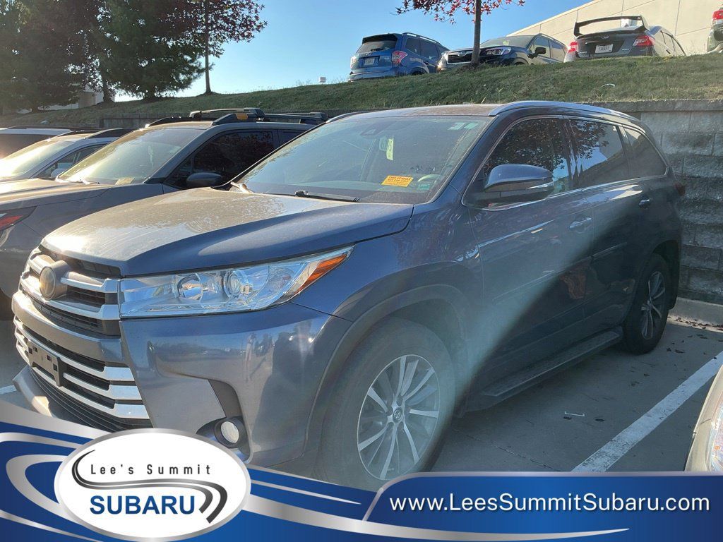 Used 2017 Toyota Highlander XLE w/ Protection Package #3 AWD/4WD image 1
