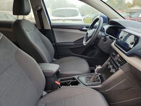 Used 2024 Volkswagen Taos SE image 34