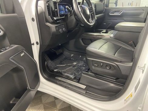 Used 2025 Chevrolet Silverado 3500 LTZ w/ LTZ Convenience Package image 18