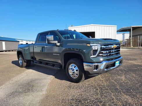 New 2026 Chevrolet Silverado 3500 LTZ w/ LTZ Convenience Package AWD/4WD image 7
