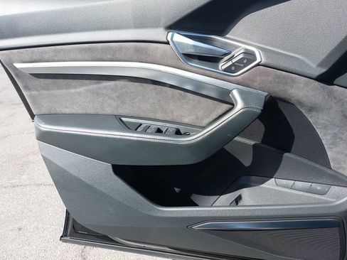 Used 2019 Audi e-tron Prestige AWD/4WD image 30