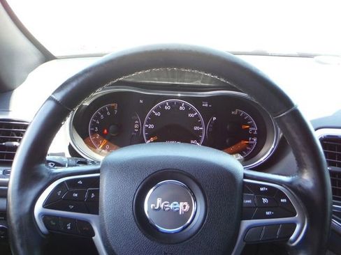 Certified 2018 Jeep Grand Cherokee Altitude AWD/4WD image 40