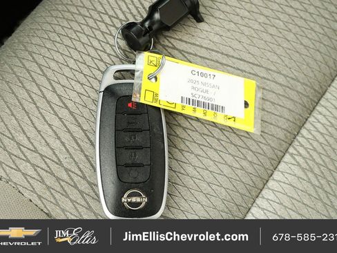 Used 2025 Nissan Rogue SV AWD/4WD image 37