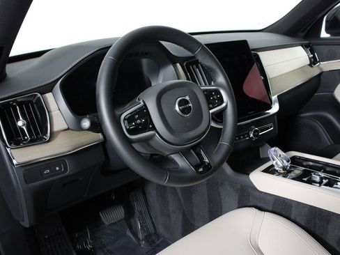 Certified 2025 Volvo XC90 T8 Plus AWD/4WD image 14