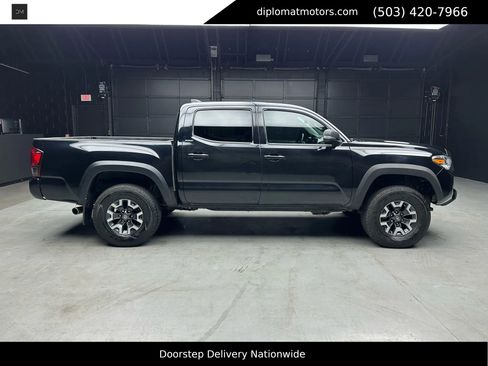 Used 2021 Toyota Tacoma SR5 w/ Trail Edition image 8
