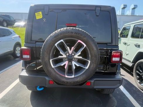 Used 2024 Jeep Wrangler Unlimited w/ Convenience Group AWD/4WD image 8