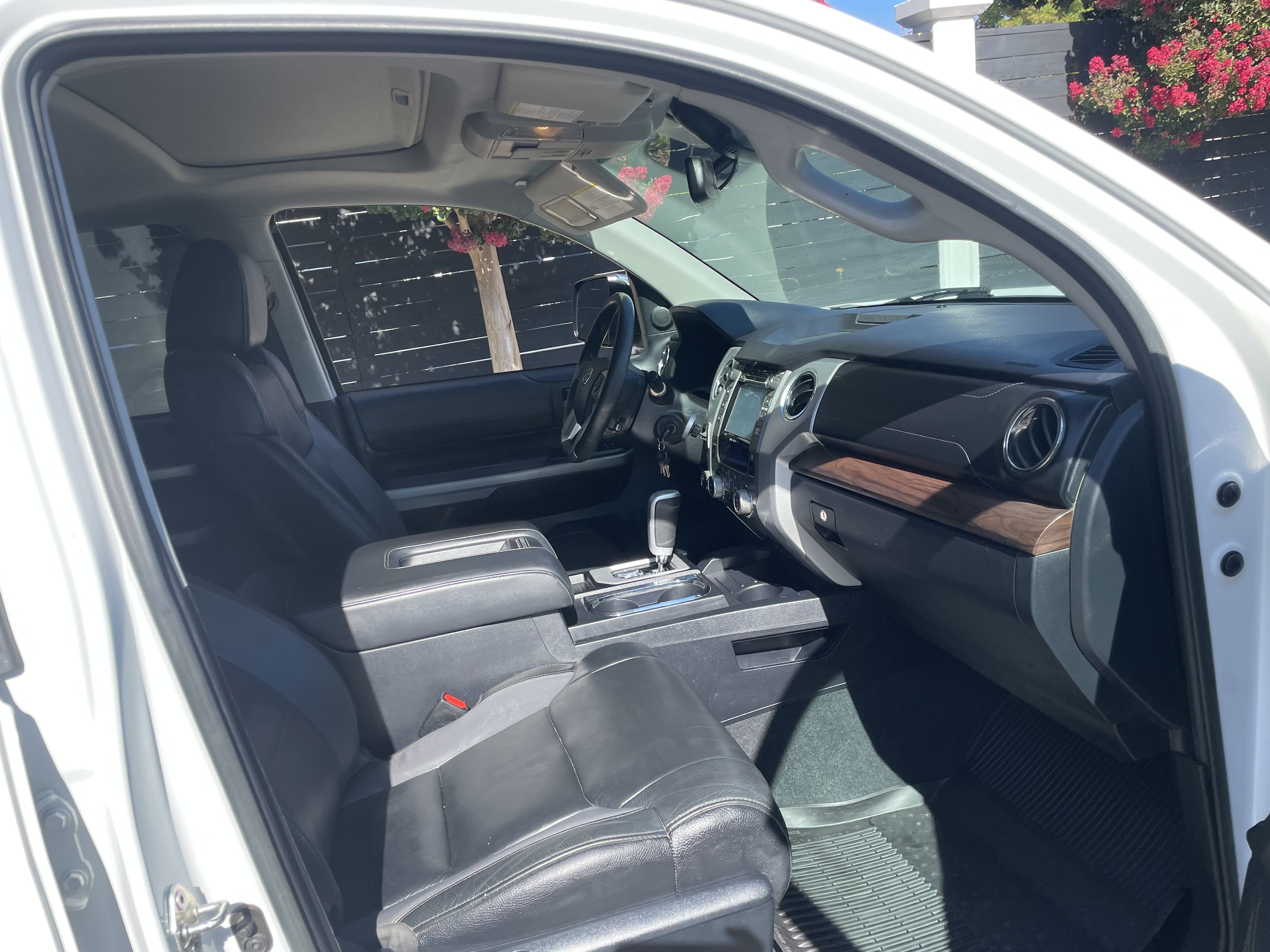 Used 2018 Toyota Tundra Limited w/ Limited Premium Package AWD/4WD image 7