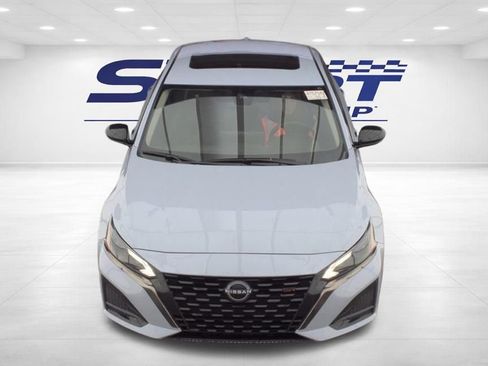 Used 2025 Nissan Altima 2.5 SR w/ SR Premium Package AWD/4WD image 3