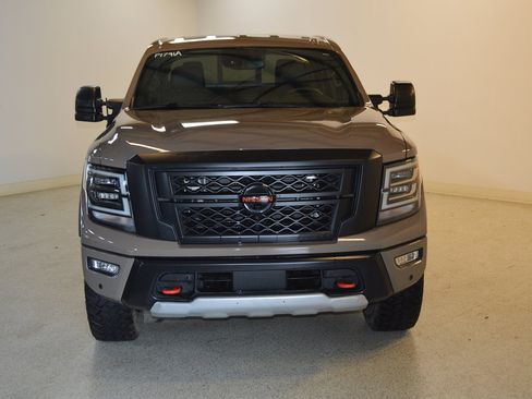 Used 2021 Nissan Titan PRO-4X w/ Pro-4x Convenience Package AWD/4WD image 8