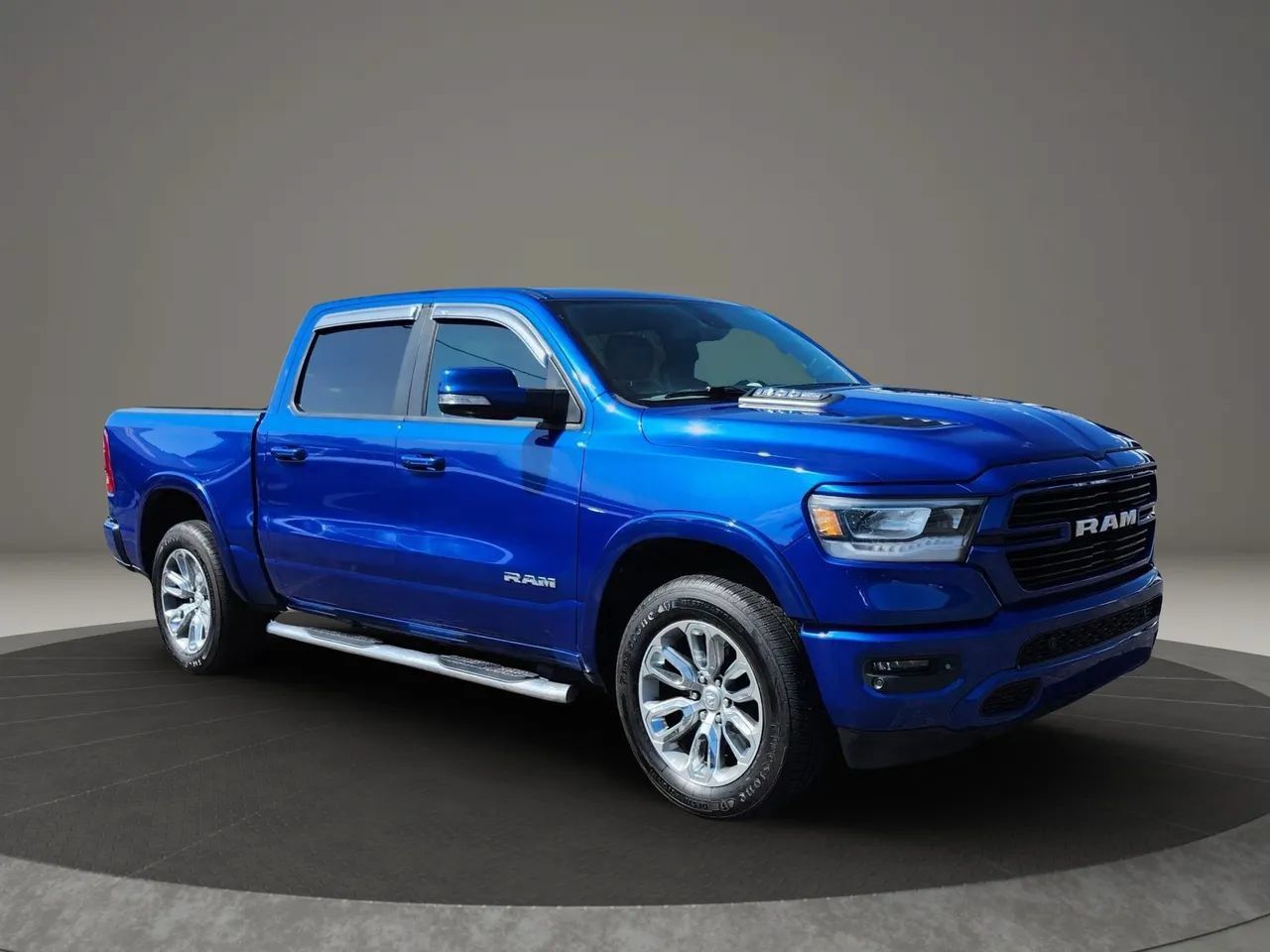 Used 2019 RAM 1500 Laramie w/ Sport Appearance Package AWD/4WD image 7