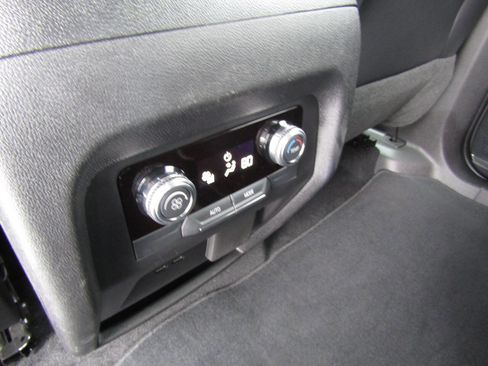 Used 2025 GMC Acadia Elevation image 24