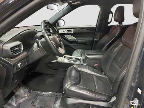 Used 2022 Ford Explorer Platinum w/ Equipment Group 601A image 22