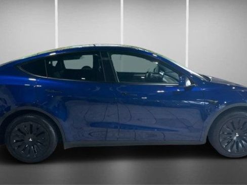 Used 2023 Tesla Model Y Long Range AWD/4WD image 3