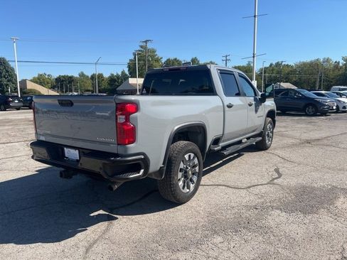 Used 2024 Chevrolet Silverado 2500 Custom w/ Custom Value Package image 5