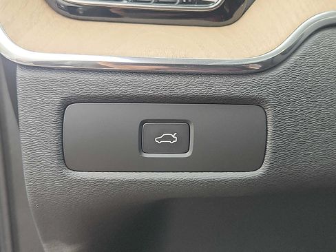 Used 2026 Volvo XC60 B5 Plus w/ Protection Package Premier AWD/4WD image 22