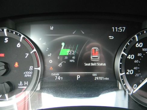 Used 2023 Toyota Highlander XLE AWD/4WD image 10
