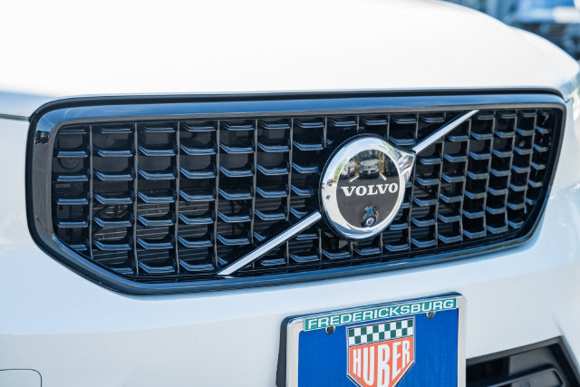 Certified 2024 Volvo XC40 B5 Plus w/ Climate Package AWD/4WD image 13