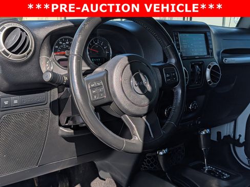 Used 2017 Jeep Wrangler Unlimited Rubicon w/ Connectivity Group image 21