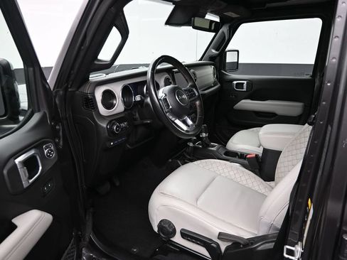 Used 2021 Jeep Wrangler Unlimited Sahara AWD/4WD image 9