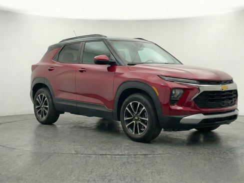 Used 2025 Chevrolet TrailBlazer LT image 1