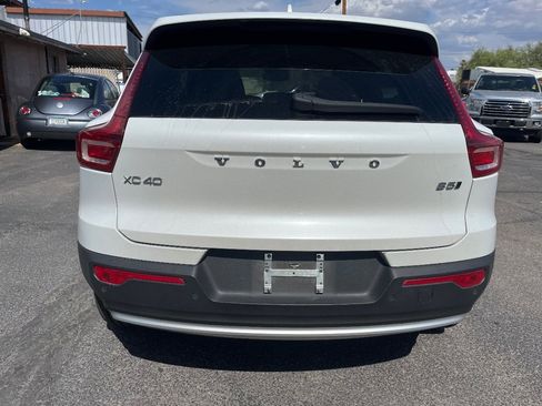 Used 2023 Volvo XC40 B5 Plus AWD/4WD image 4