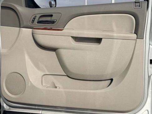 Used 2013 Chevrolet Tahoe LTZ image 17