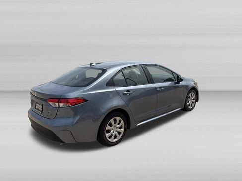 Used 2025 Toyota Corolla LE FWD image 5