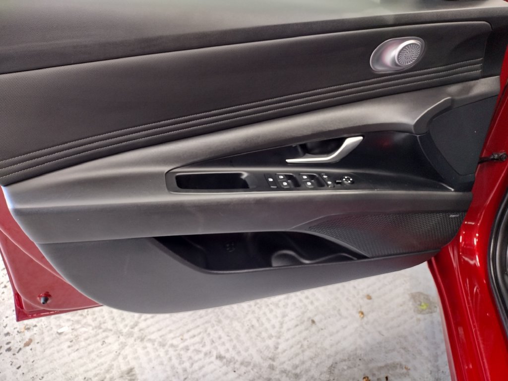 Certified 2024 Hyundai Elantra Limited FWD image 19